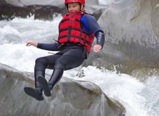 Salto de barranquismo en el Ubaye 